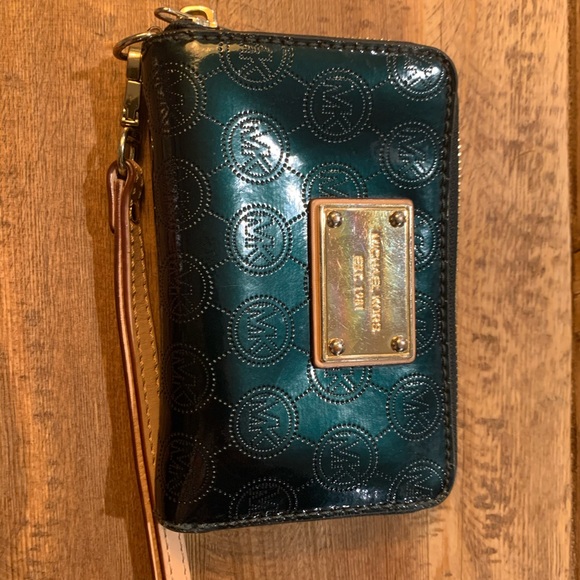 Michael Kors wallet in Dark Green With gold trim - Picture 3 of 3